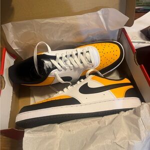 Nike Men's White and Yellow Sneakers